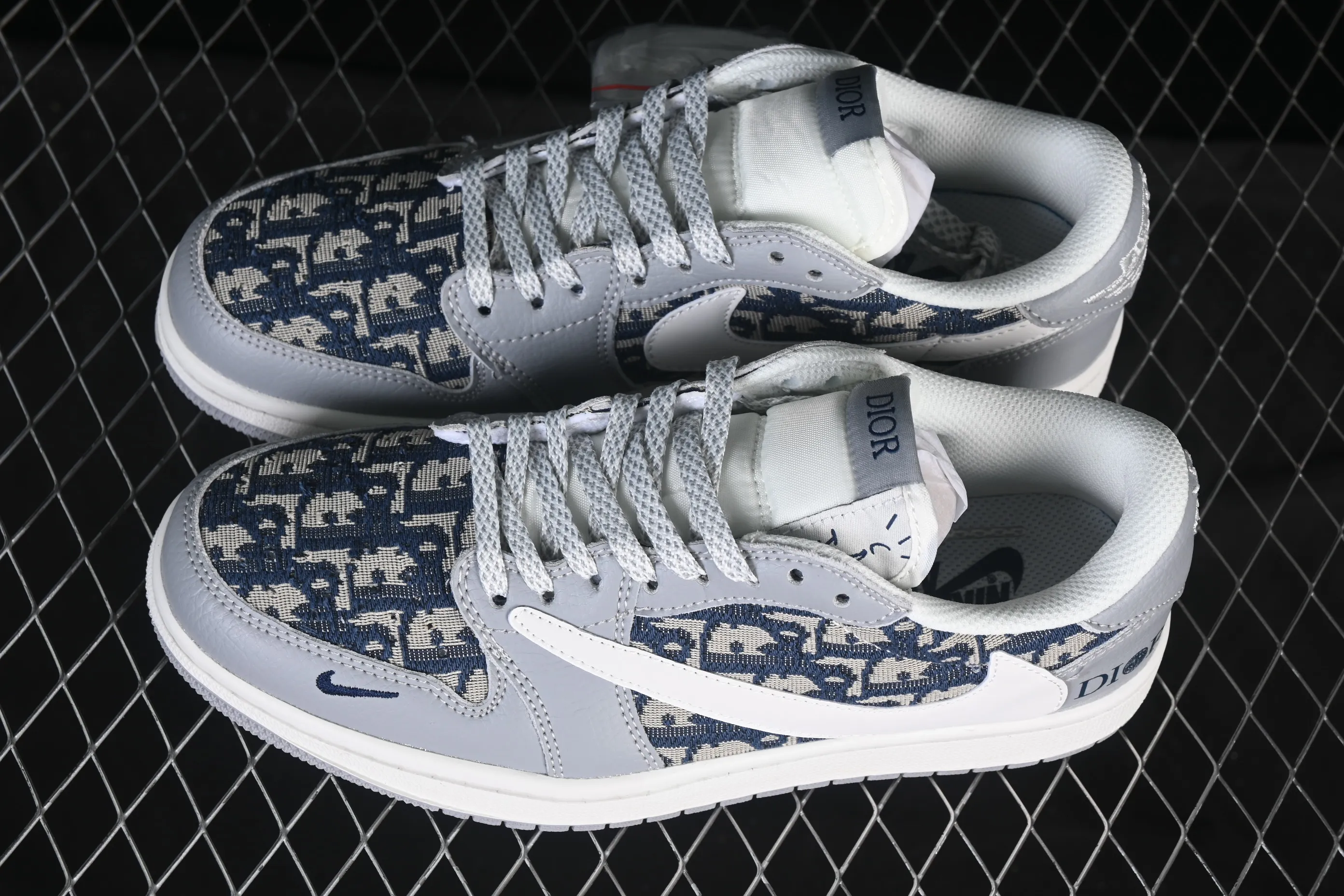 All categories Air Jordan Jordan series basketball shoes Air Jordan 1 Low high-end customized low-top sneakers Travis Scott x Fragment Design x Air Jordan 1 Low OG SP AJ1 Joe 1 Dior joint classic gray pattern low-top cultural casual sneakers DZ5899-004